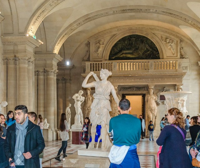 Gli acrilici di Sandra Chiappori nelle sale del castello