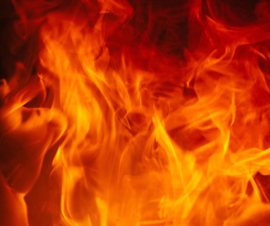 Nuova fiammata domata nella notte a Valterza