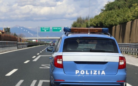 Controlli della Polizia, identificate oltre 240 persone
