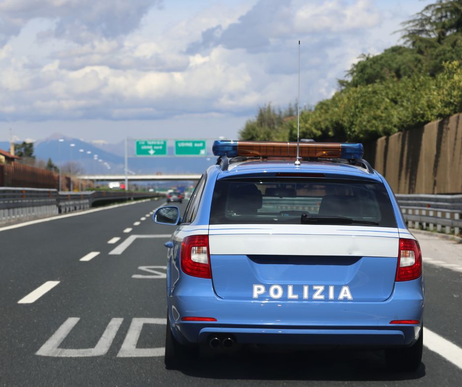 Controlli della Polizia, identificate oltre 240 persone