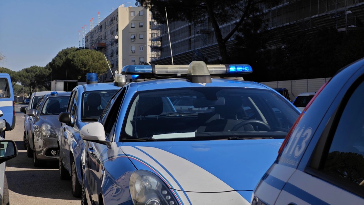 Lite nel centro di Asti, 22enne ferito al collo