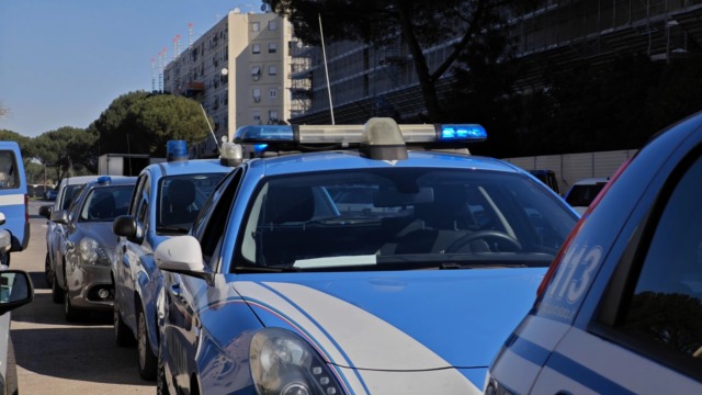 Lite nel centro di Asti, 22enne ferito al collo