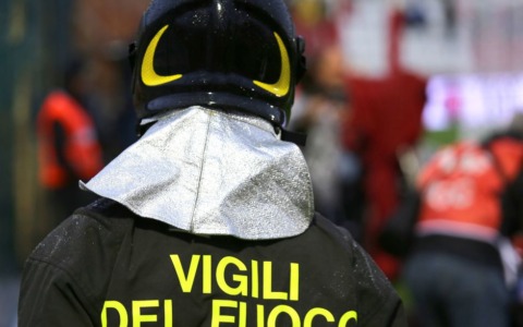 Rogo distrugge una mansarda e danneggia il tetto